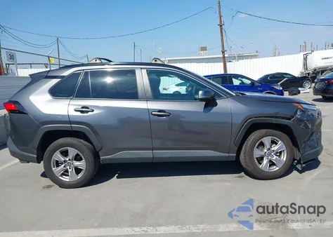 2023 Toyota Rav4 Xle z USA, uszkodzony, nr VIN 2T3W1RFV3PW247789